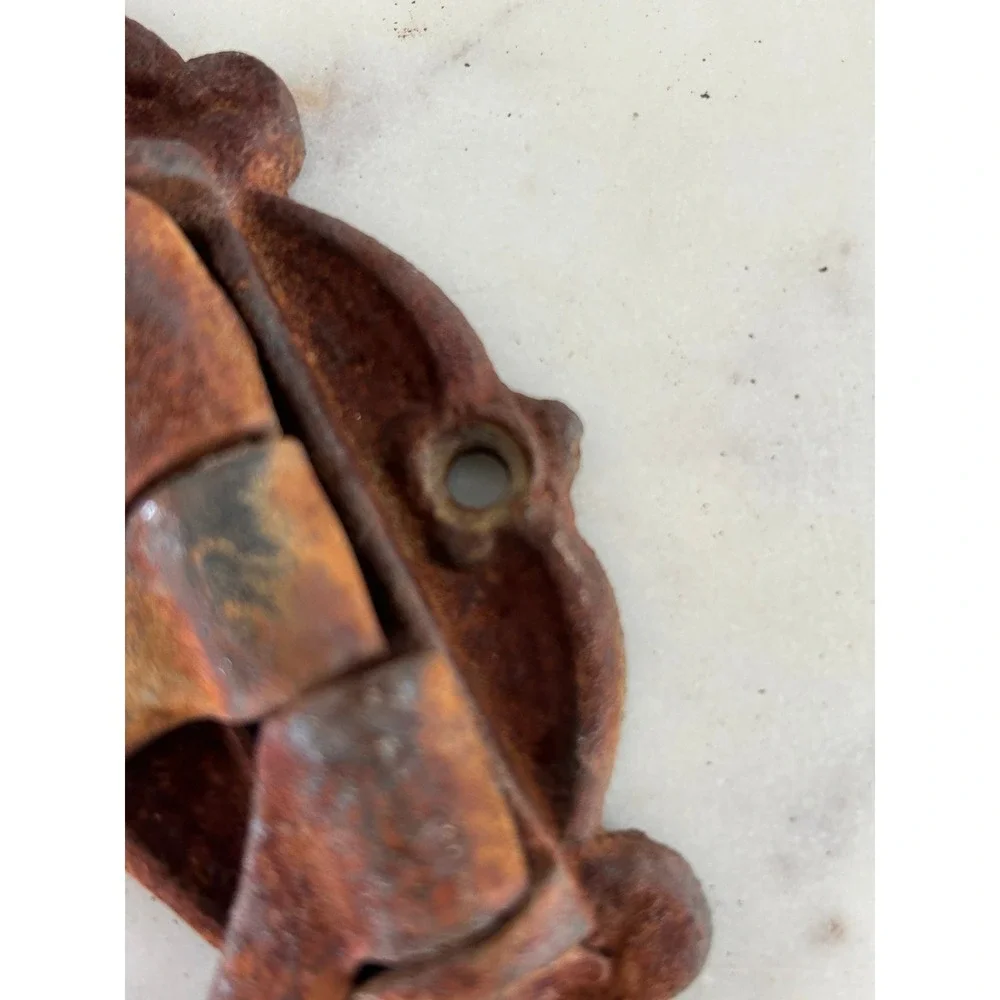 Unbranded antique swivel